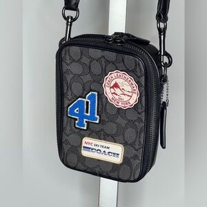 Coach Stanton Crossbody In Signature
Jacquard With Ski Patches